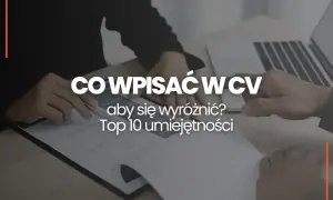 Dwie osoby analizują CV, aby podkreślić swoje kluczowe kompetencje i wyróżnić się na rynku pracy.