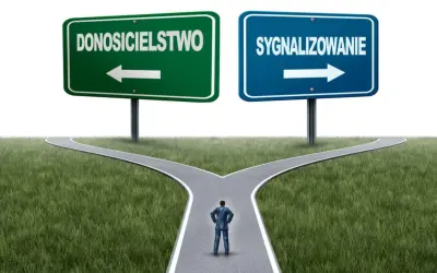 Mężczyzna stoi na rozdrożu dróg. Jedna prowadzi do "Donosicielstwa", druga do "Sygnalizowania". Którą ścieżkę wybierze sygnalista w firmie?